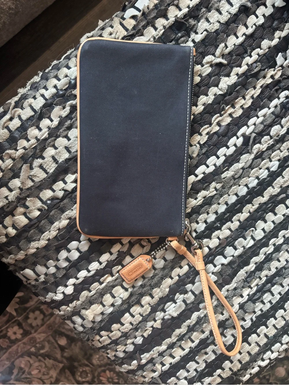 Vintage Y2K Coach Navy Signature Nylon Wristlet Wallet Clutch Green Interior